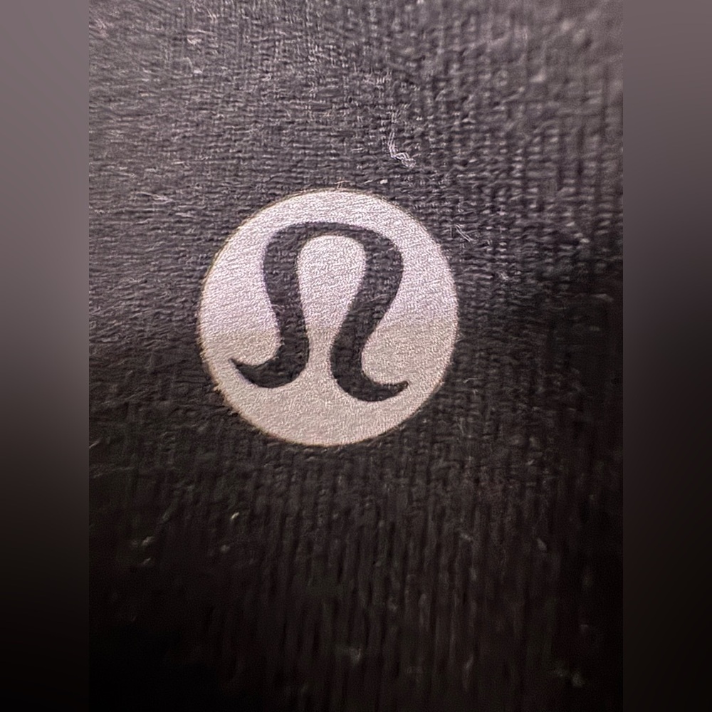 Lululemon define jacket black size 8 in great condition! - Picture 11 of 11